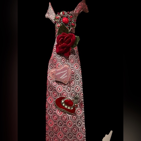 Brooch Project in Red/pink! A new look everyone can wear! Statement maker! - Picture 2 of 2